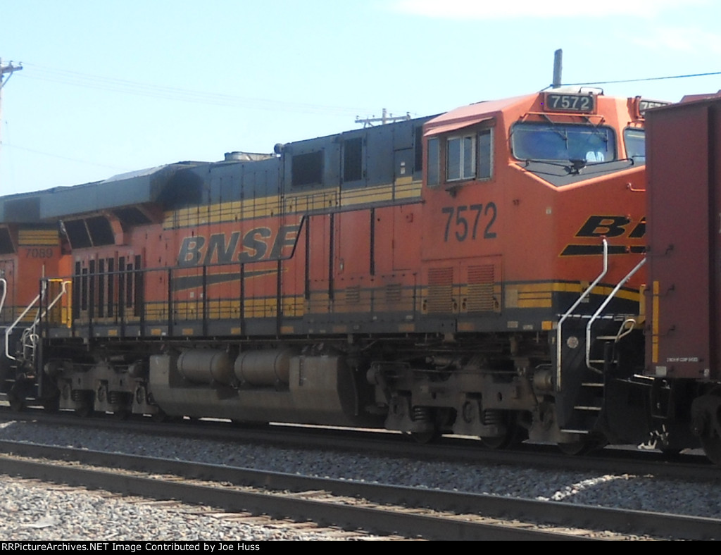 BNSF 7572